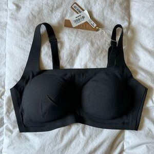 SKIMS ‘Naked’ Scoop Bra NWT
Size L
Color Onyx